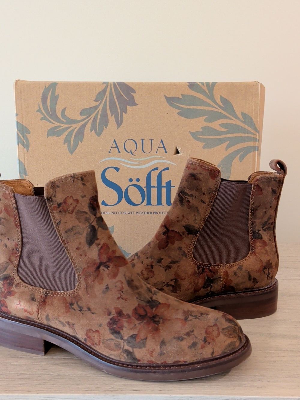 Aqua Sofft NIB 6.5 Floral Leather Bootie